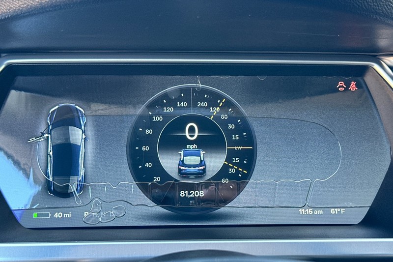 Tesla Model S Vehicle Full-screen Gallery Image 23