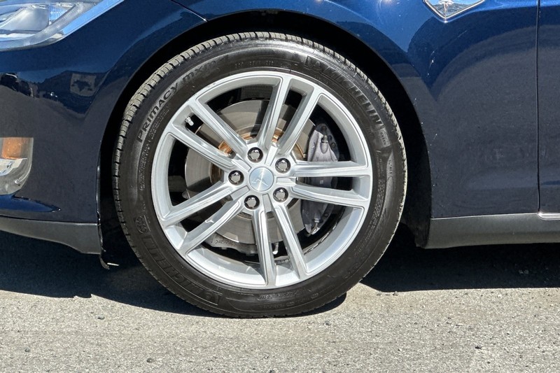 Tesla Model S Vehicle Full-screen Gallery Image 24