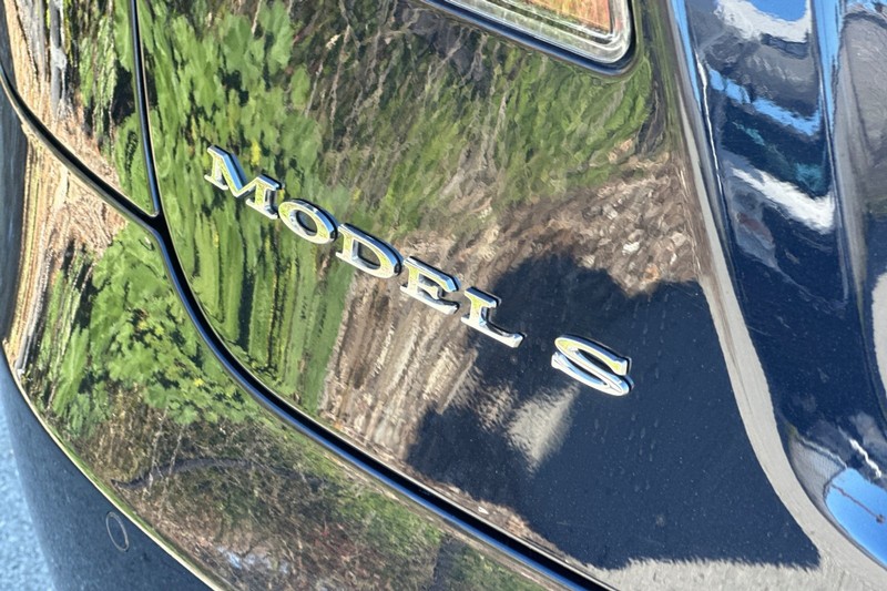 Tesla Model S Vehicle Full-screen Gallery Image 25