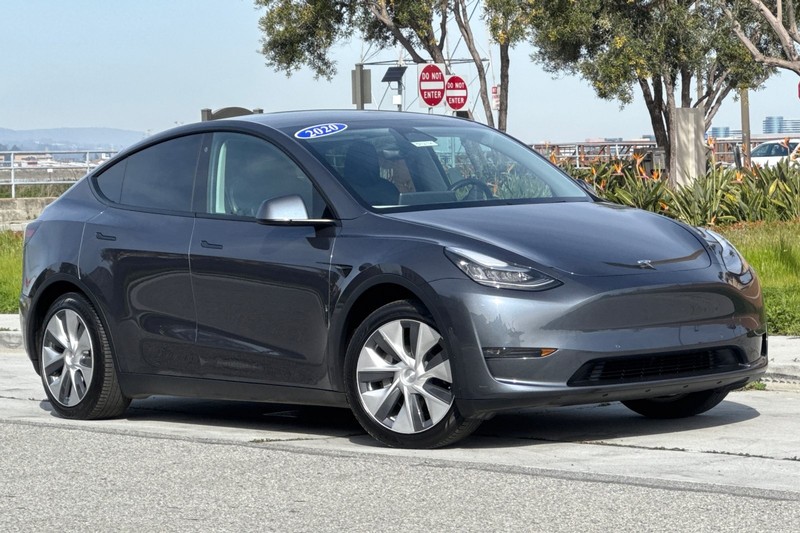 Tesla Model Y Vehicle Full-screen Gallery Image 02