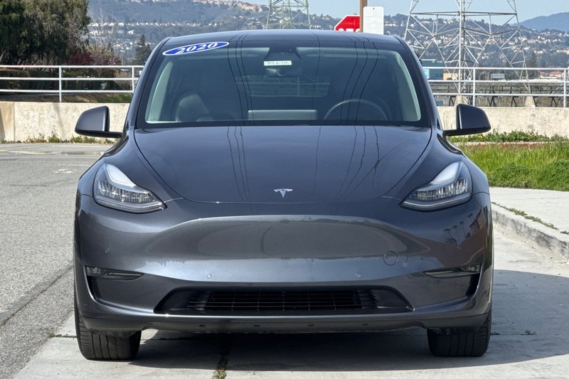 Tesla Model Y Vehicle Full-screen Gallery Image 09