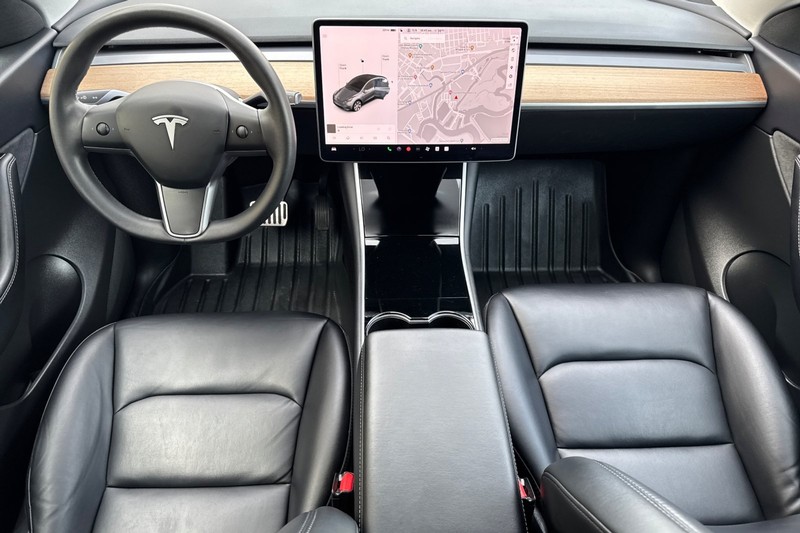 Tesla Model Y Vehicle Full-screen Gallery Image 13