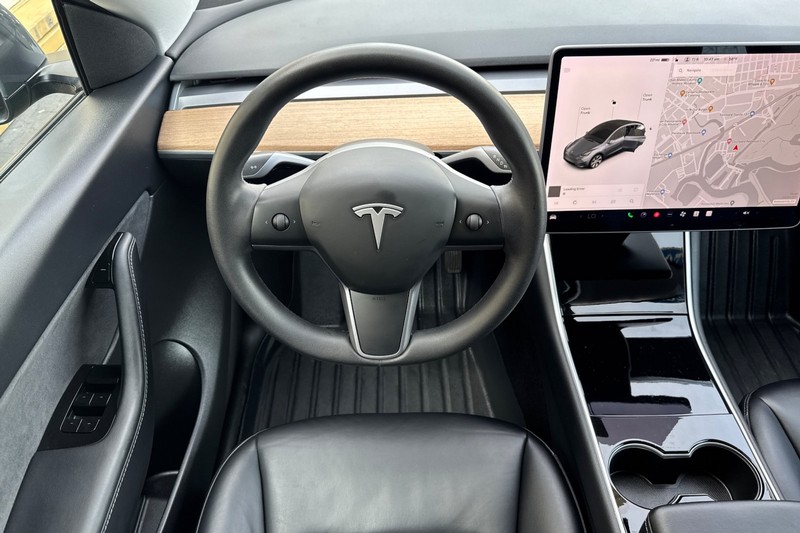 Tesla Model Y Vehicle Full-screen Gallery Image 14
