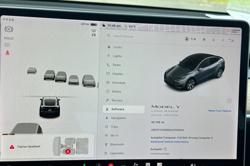 Tesla Model Y Vehicle Full-screen Gallery Image 28