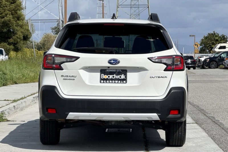 Subaru Outback Vehicle Full-screen Gallery Image 05