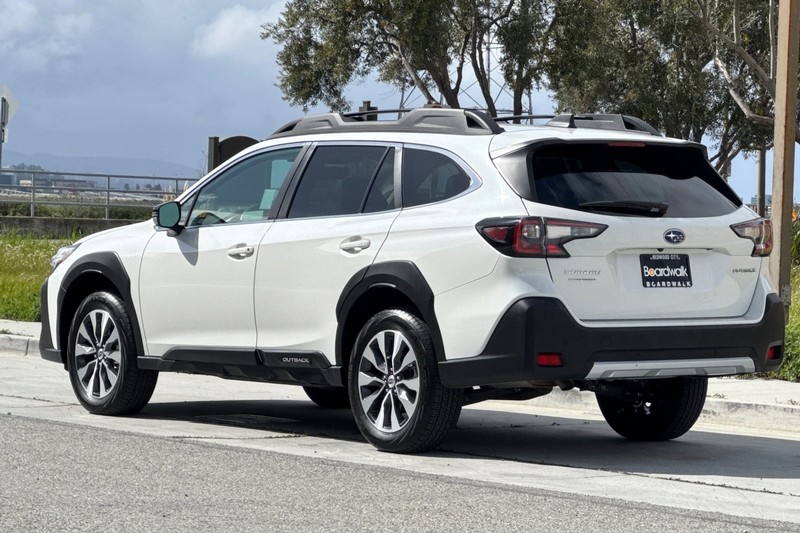 Subaru Outback Vehicle Full-screen Gallery Image 06