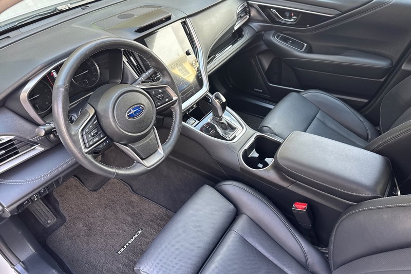 Subaru Outback Vehicle Full-screen Gallery Image 10