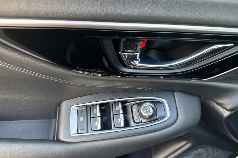 Subaru Outback Vehicle Full-screen Gallery Image 11