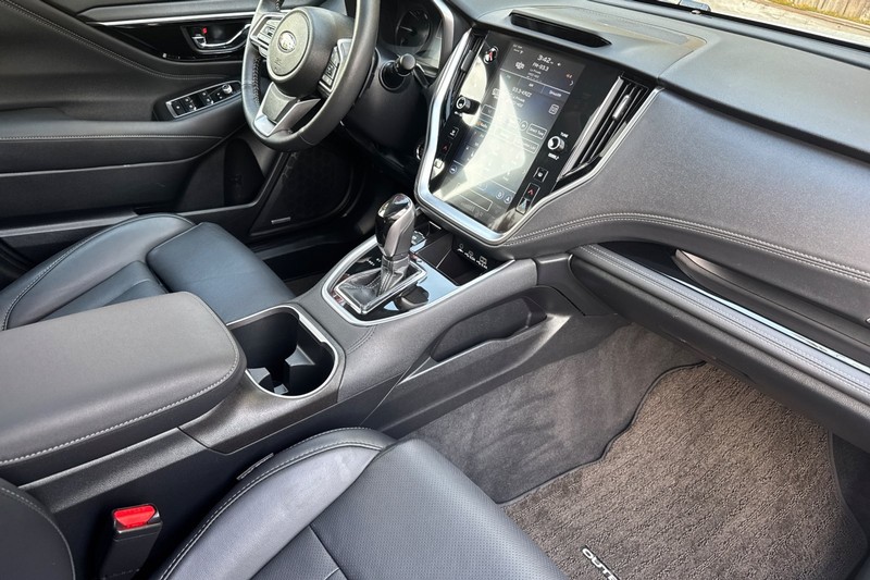 Subaru Outback Vehicle Full-screen Gallery Image 15