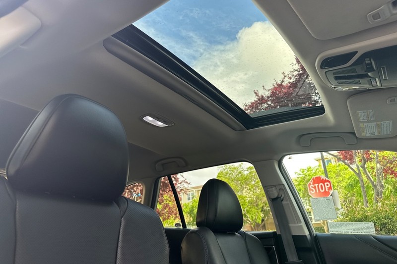 Subaru Outback Vehicle Full-screen Gallery Image 16