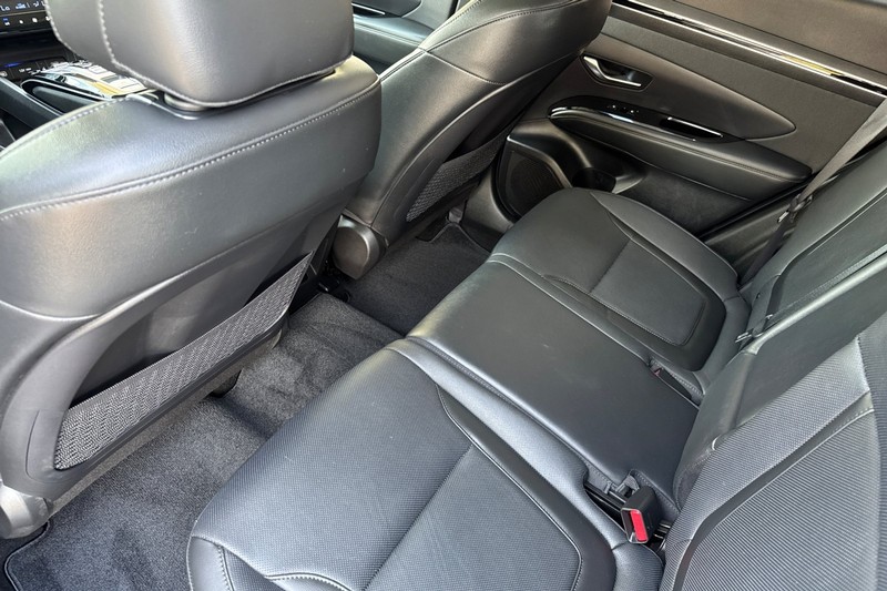 Hyundai Tucson Vehicle Full-screen Gallery Image 12