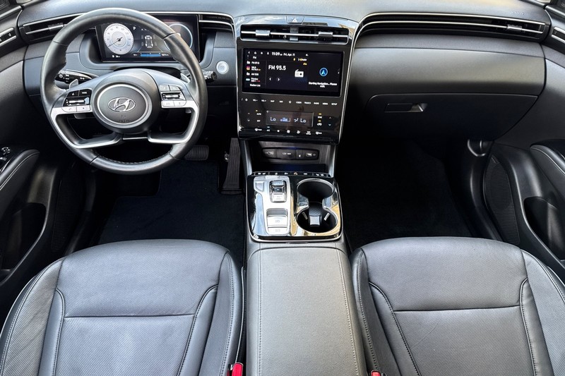 Hyundai Tucson Vehicle Full-screen Gallery Image 13