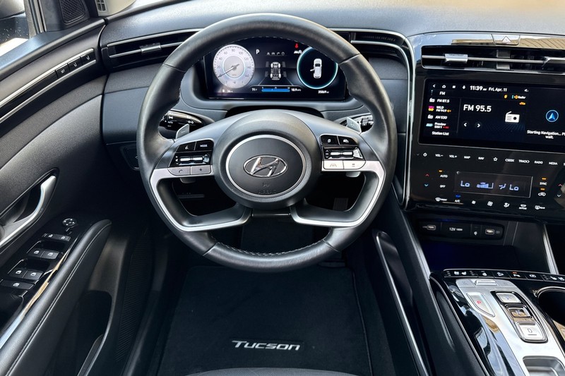 Hyundai Tucson Vehicle Full-screen Gallery Image 14