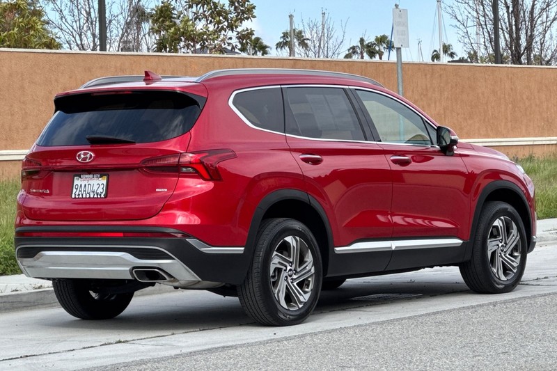 Hyundai Santa Fe Vehicle Full-screen Gallery Image 04