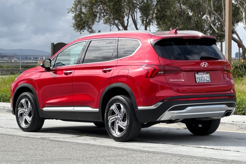 Hyundai Santa Fe Vehicle Full-screen Gallery Image 06