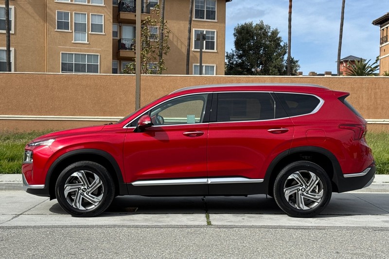 Hyundai Santa Fe Vehicle Full-screen Gallery Image 07