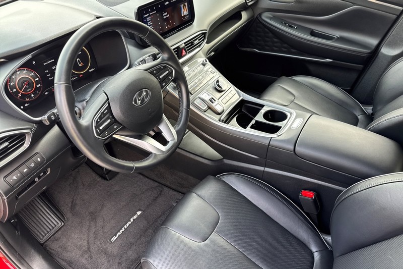 Hyundai Santa Fe Vehicle Full-screen Gallery Image 10