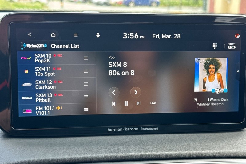 Hyundai Santa Fe Vehicle Full-screen Gallery Image 17