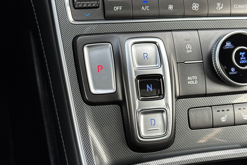 Hyundai Santa Fe Vehicle Full-screen Gallery Image 20