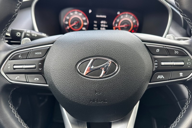 Hyundai Santa Fe Vehicle Full-screen Gallery Image 22