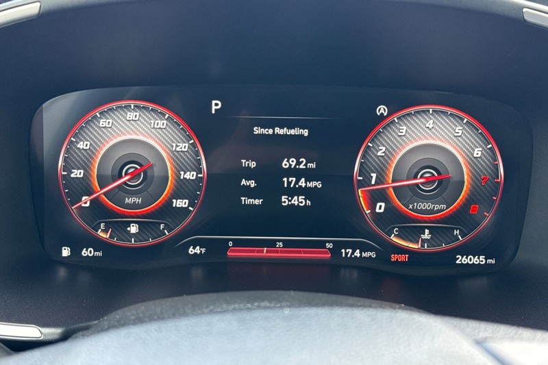 Hyundai Santa Fe Vehicle Full-screen Gallery Image 23