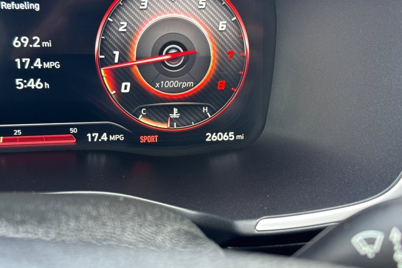 Hyundai Santa Fe Vehicle Full-screen Gallery Image 24