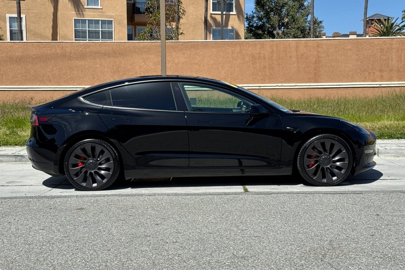 Tesla Model 3 Vehicle Full-screen Gallery Image 03