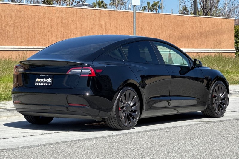 Tesla Model 3 Vehicle Full-screen Gallery Image 04