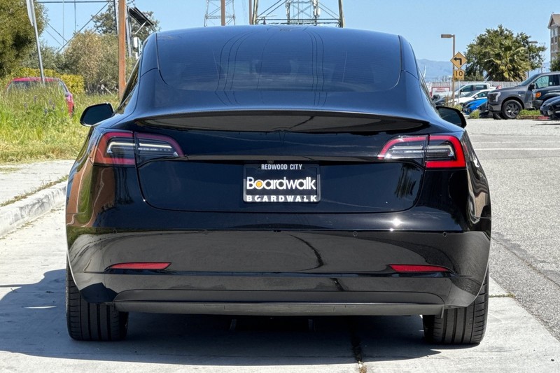 Tesla Model 3 Vehicle Full-screen Gallery Image 05