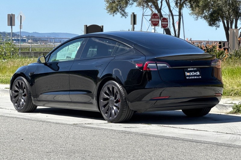 Tesla Model 3 Vehicle Full-screen Gallery Image 06