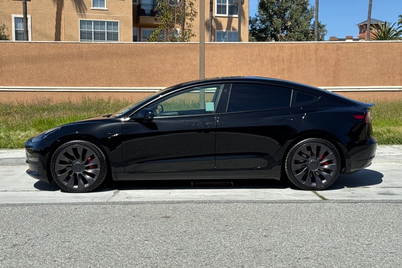 Tesla Model 3 Vehicle Full-screen Gallery Image 07