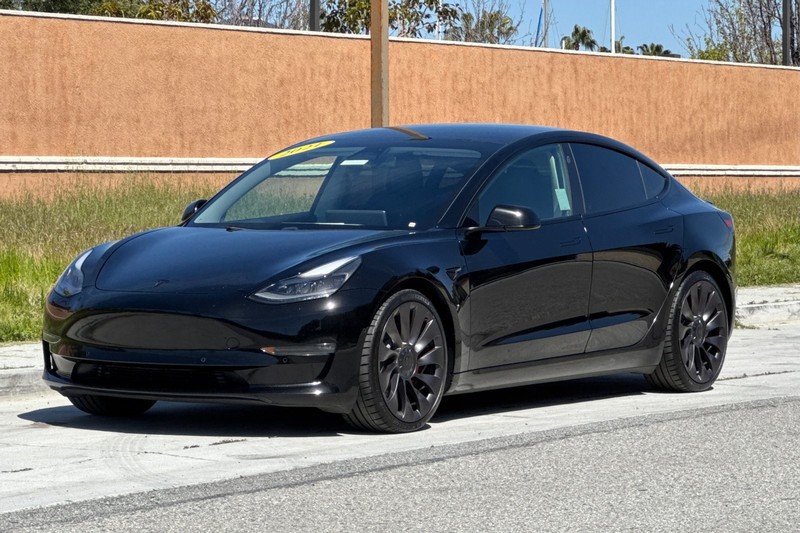 Tesla Model 3 Vehicle Full-screen Gallery Image 08