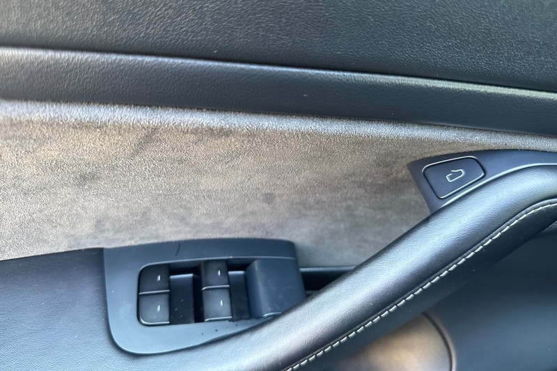 Tesla Model 3 Vehicle Full-screen Gallery Image 11
