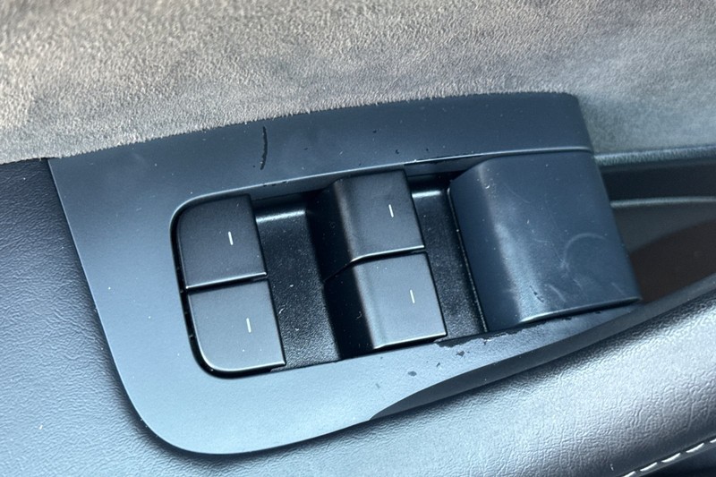 Tesla Model 3 Vehicle Full-screen Gallery Image 12