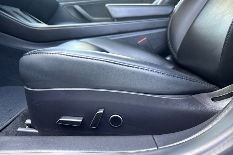Tesla Model 3 Vehicle Full-screen Gallery Image 13