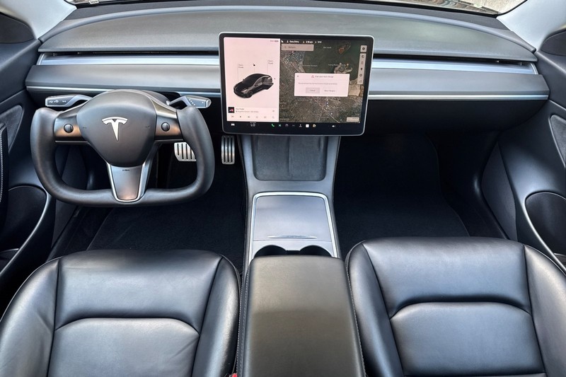 Tesla Model 3 Vehicle Full-screen Gallery Image 15