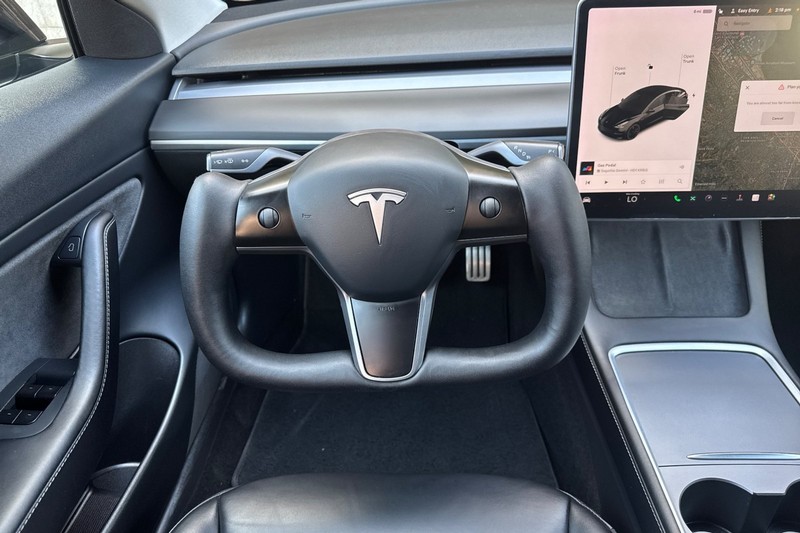 Tesla Model 3 Vehicle Full-screen Gallery Image 16