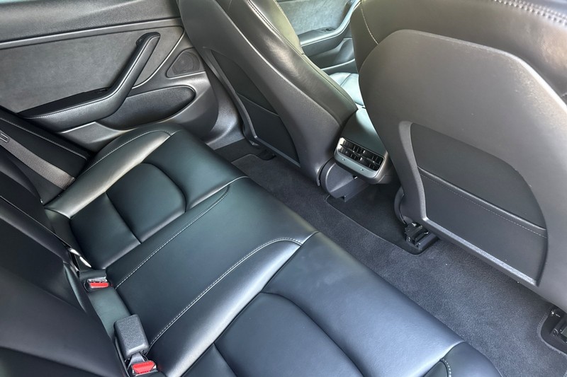 Tesla Model 3 Vehicle Full-screen Gallery Image 17