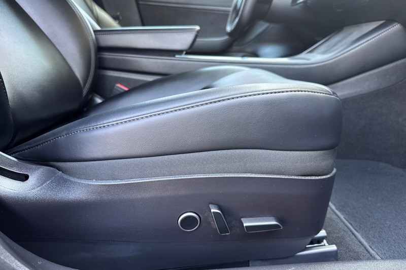 Tesla Model 3 Vehicle Full-screen Gallery Image 21