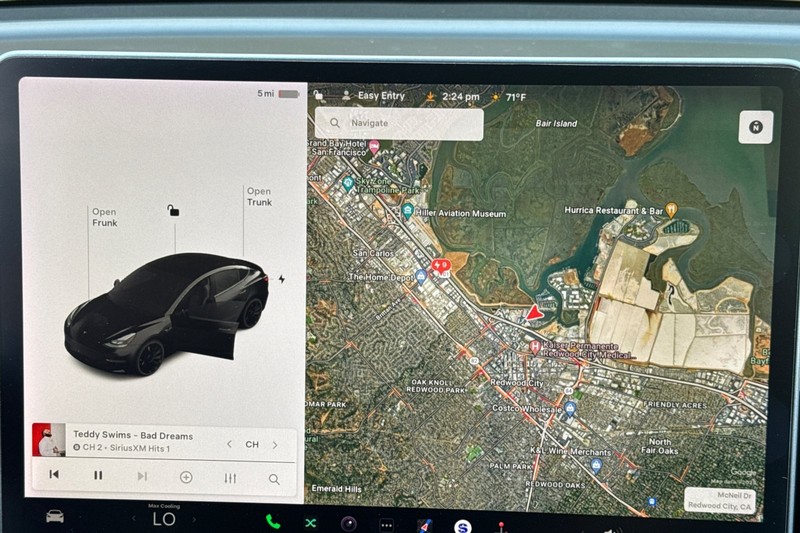Tesla Model 3 Vehicle Full-screen Gallery Image 24