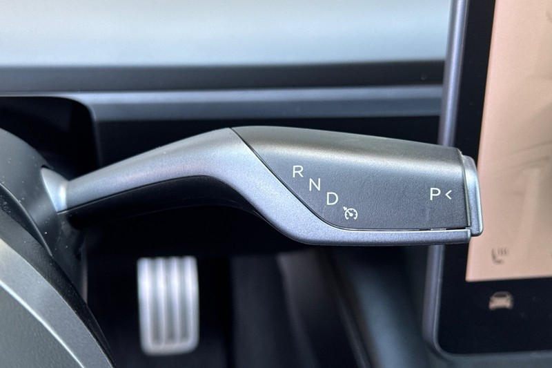 Tesla Model 3 Vehicle Full-screen Gallery Image 27