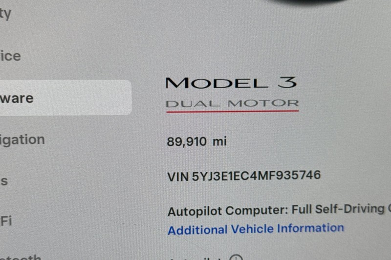 Tesla Model 3 Vehicle Full-screen Gallery Image 32
