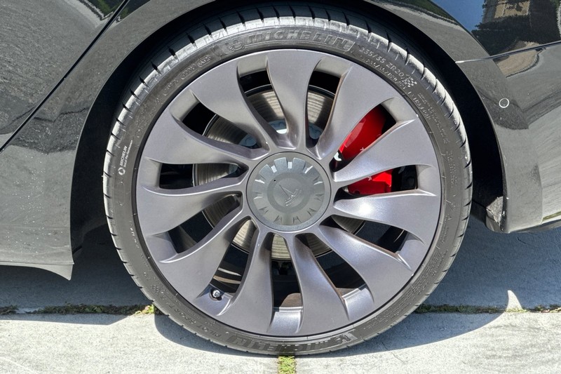 Tesla Model 3 Vehicle Full-screen Gallery Image 34