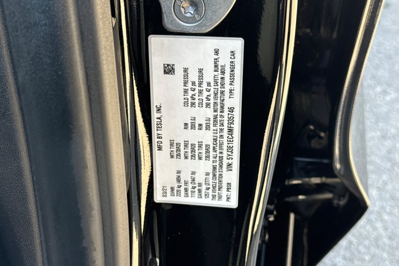 Tesla Model 3 Vehicle Full-screen Gallery Image 38