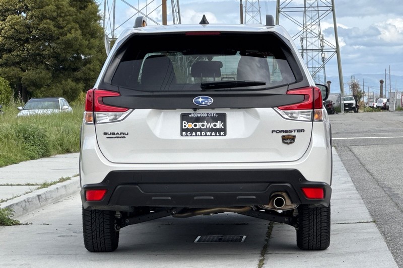 Subaru Forester Vehicle Full-screen Gallery Image 05