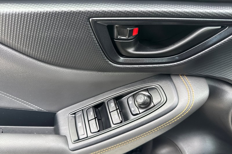Subaru Forester Vehicle Full-screen Gallery Image 11