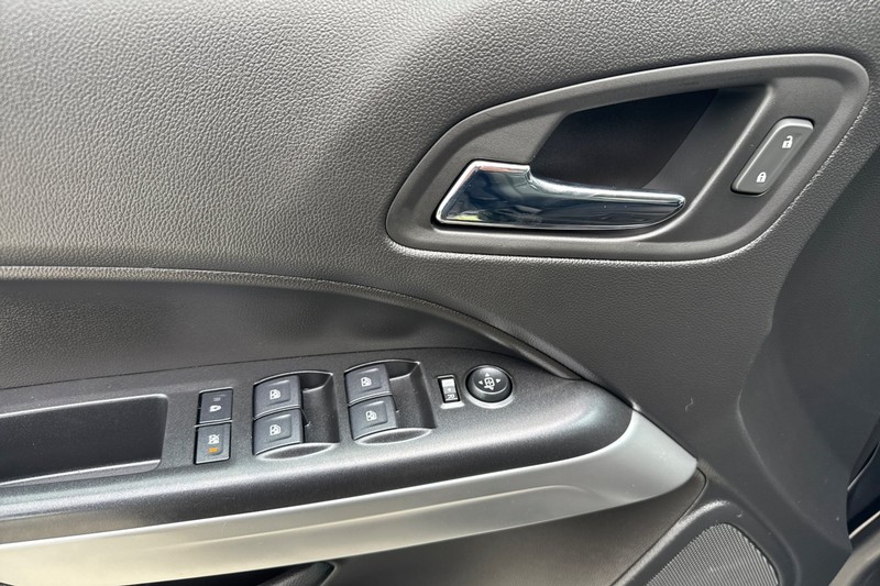 Chevrolet Colorado Vehicle Full-screen Gallery Image 11