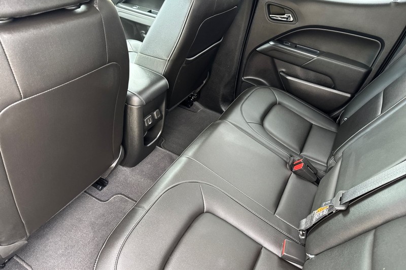 Chevrolet Colorado Vehicle Full-screen Gallery Image 12