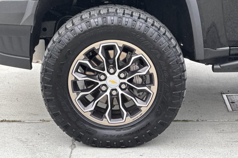 Chevrolet Colorado Vehicle Full-screen Gallery Image 24