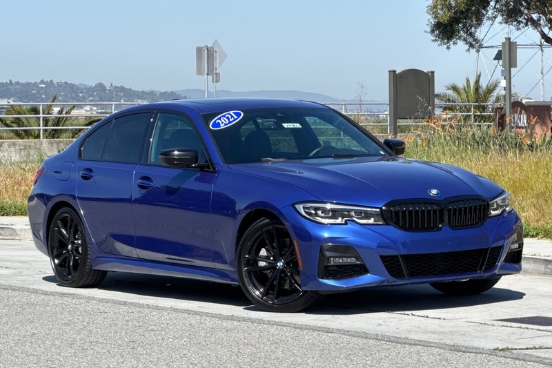 BMW 3 Series Vehicle Full-screen Gallery Image 02